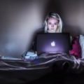 Enquête – Journée Sommeil : lecture, sexe et méditation, les recettes des Français pour mieux dormir